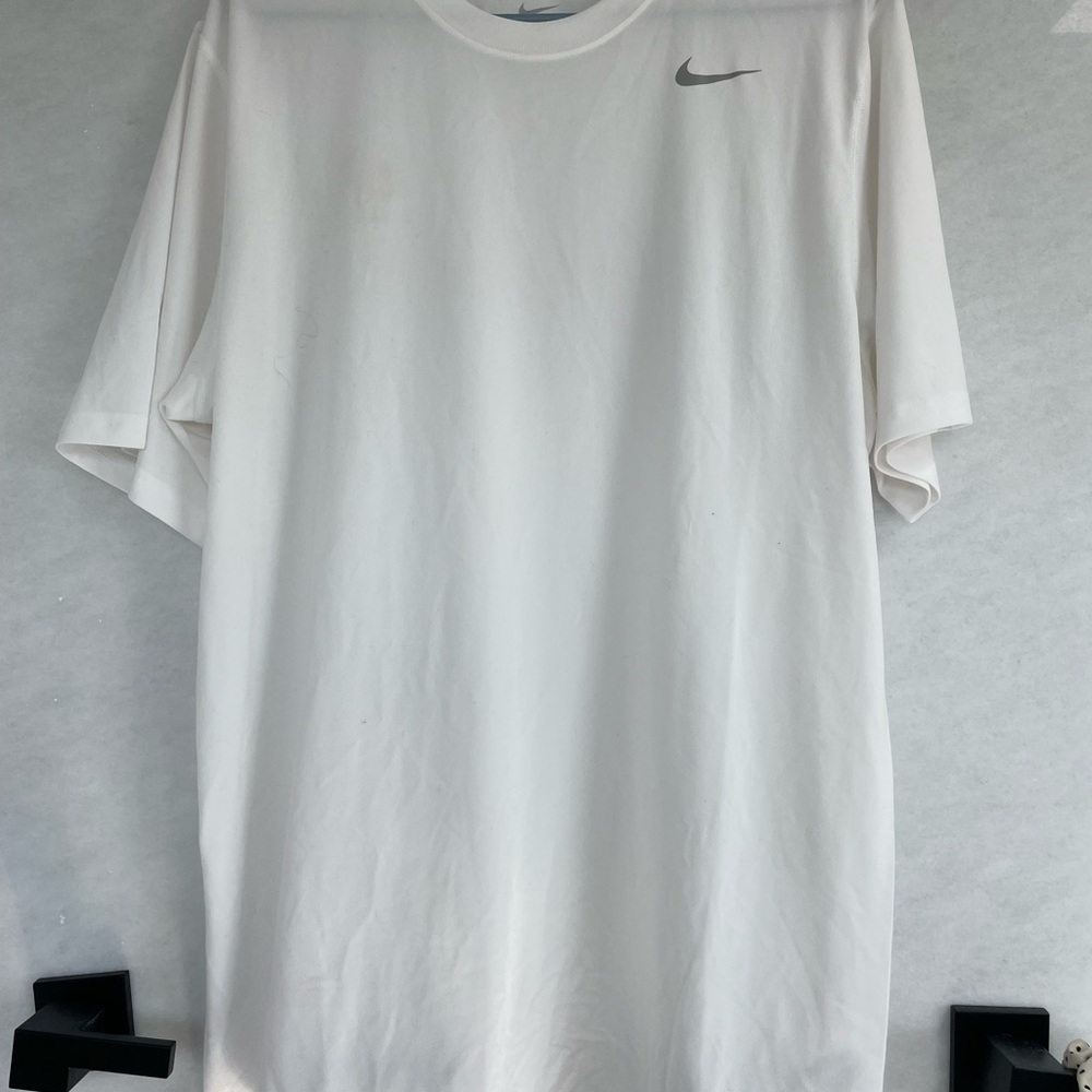 Size Large Nike dry-fit white t-shirt